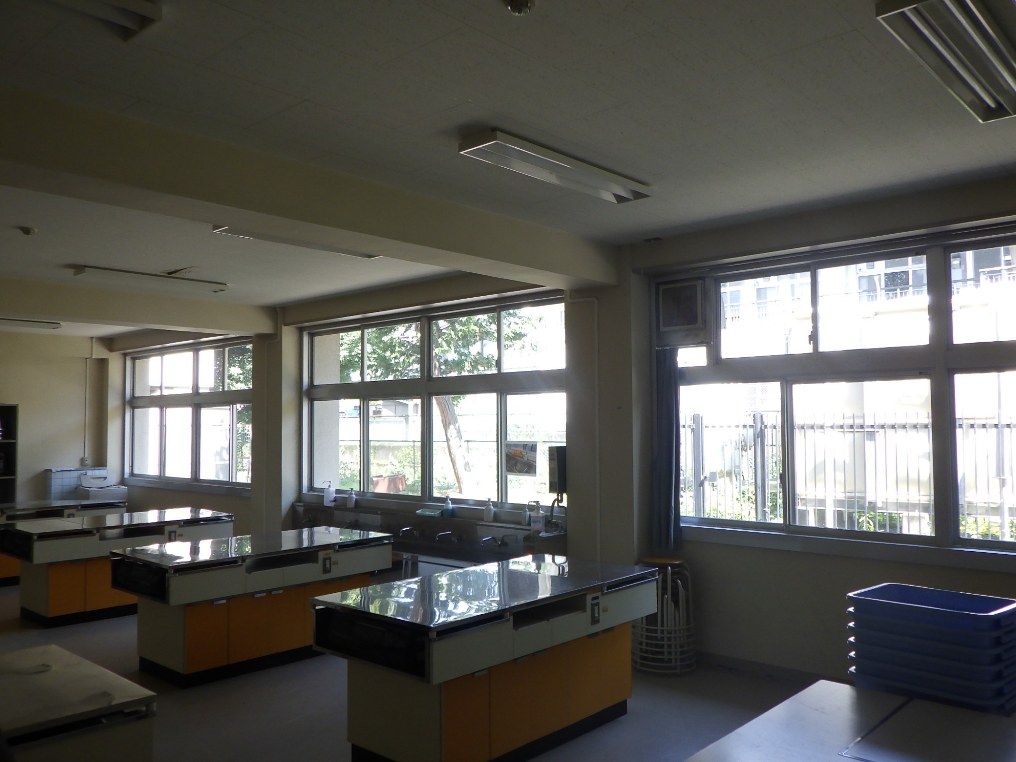 写真:城東小学校空調設備更新ほか工事の工事前
