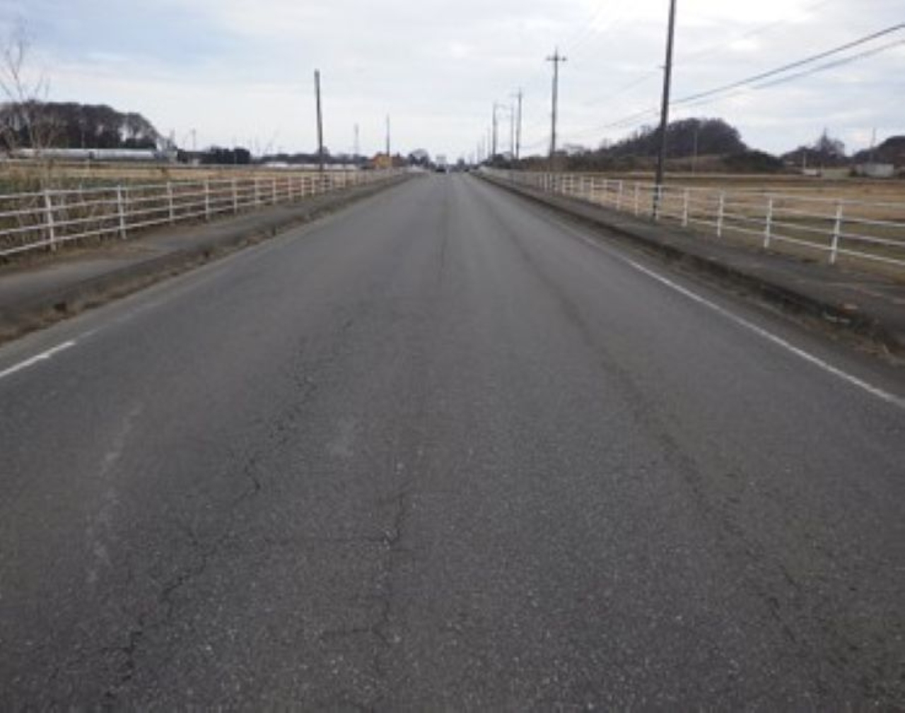 写真:単独公共単独道路維持修繕事業(舗装(適管債))舗装補修工事の工事前